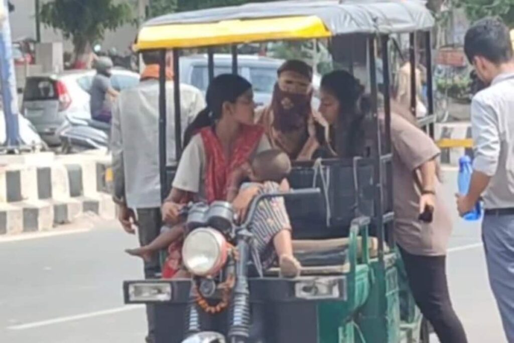 Watch: Mother Drives E-rickshaw With Baby In Her Arms; Internet Is Emotional