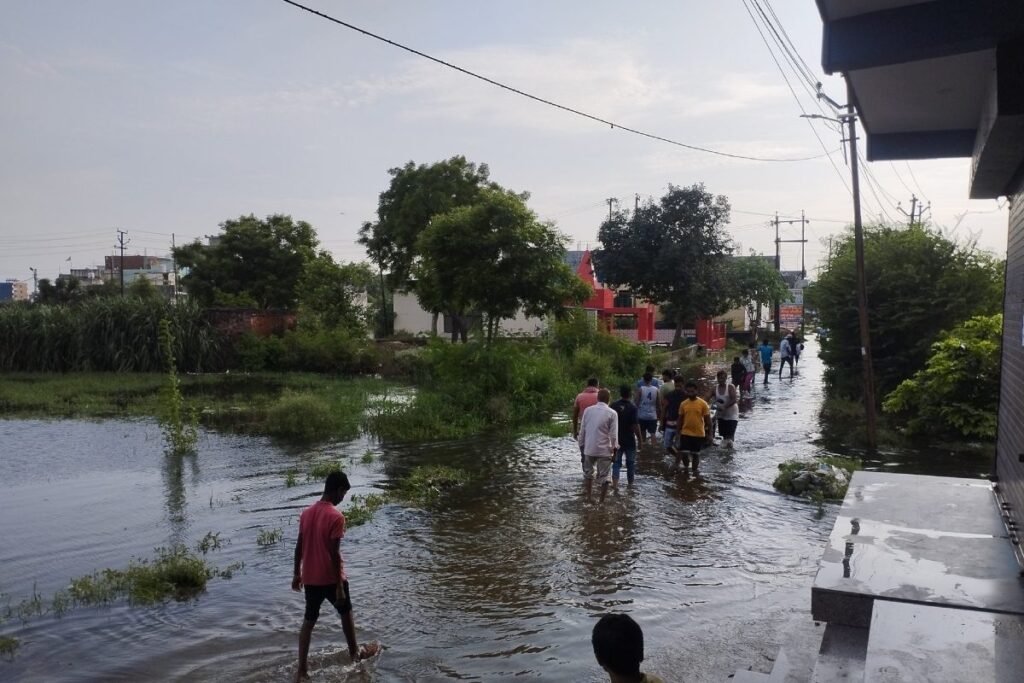 UP: Alert in Noida, Ghaziabad As Water From Hindon River Reaches Houses | WATCH