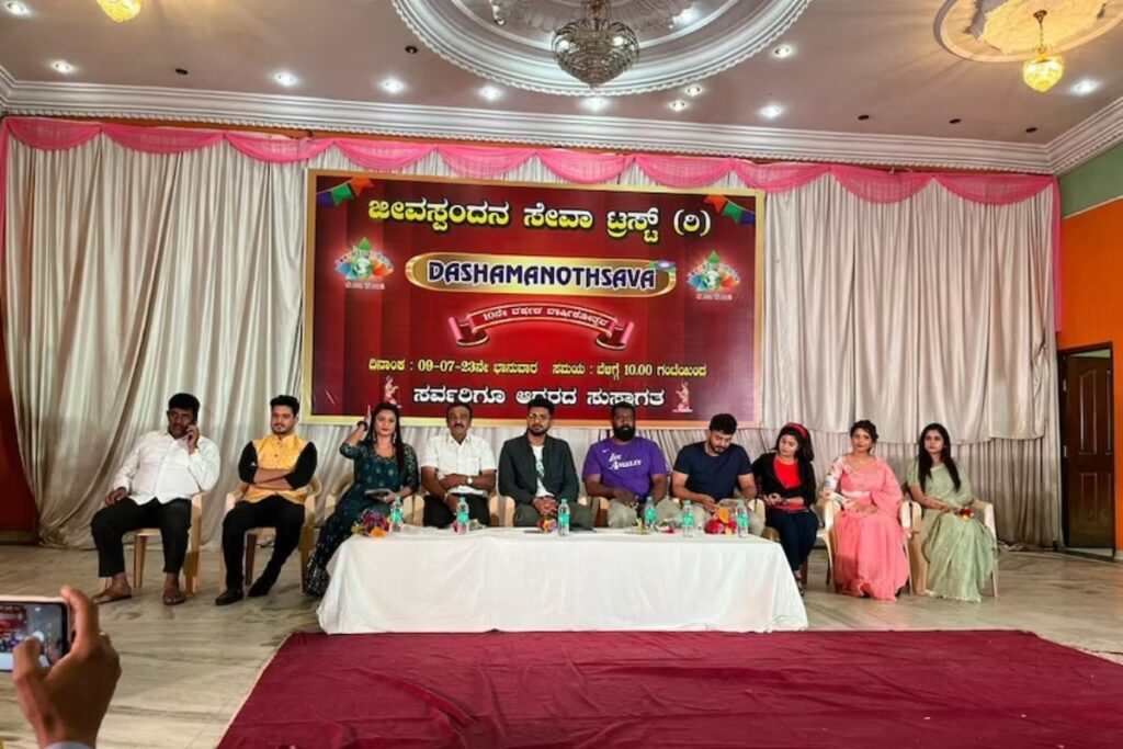 Kannada Show Katheyondu Shuruvagid’s Cast Gifts Books, Other Items To Visually Impaired People