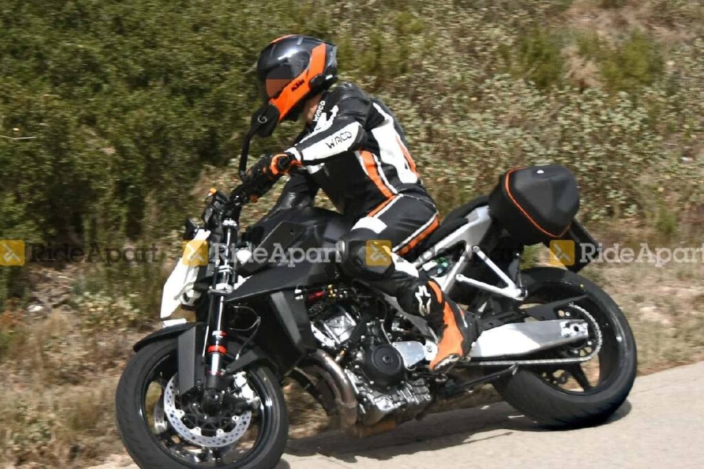 2024 KTM Duke 990 Spotted Testing with Minimal Camouflage, Hints at High-Performance Upgrade