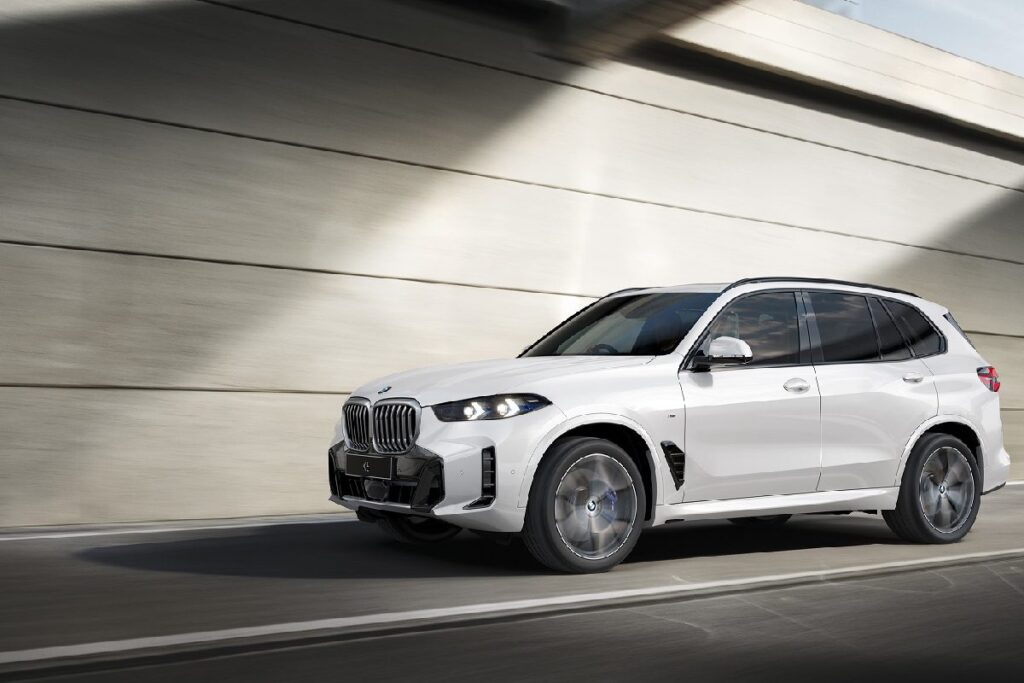 BMW X5 Facelift Launched in India, Price Starts at Rs 93.90 Lakh