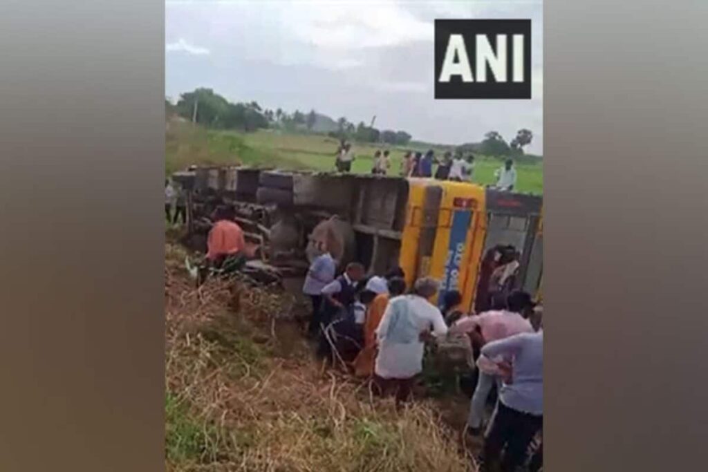Andhra Pradesh: 15 Students Injured After School Bus Overturns in Palnadu