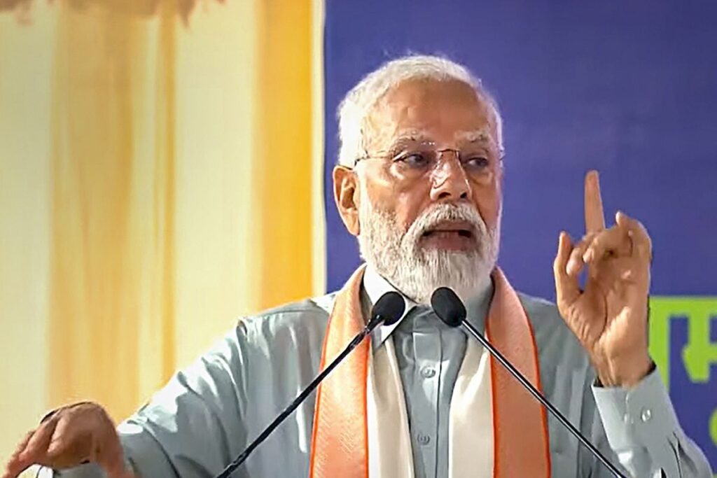 PM Modi Has Lunch with Gujarat MPs and MLAs Before Leaving for Delhi