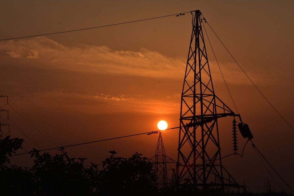 Bihar Girl Cuts Off Power Supply of Entire Village To Meet Lover, Locals Get Them Married