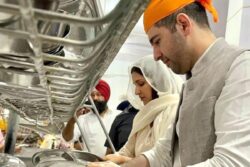 Parineeti Chopra, Raghav Chadha Wash Dishes at Golden Temple as Part of Seva; Video Goes Viral