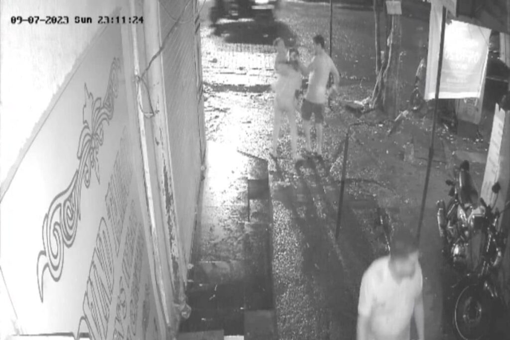 On Cam | Woman Holding Child Thrashed by Man in Maharashtra's Vasai, Probe On