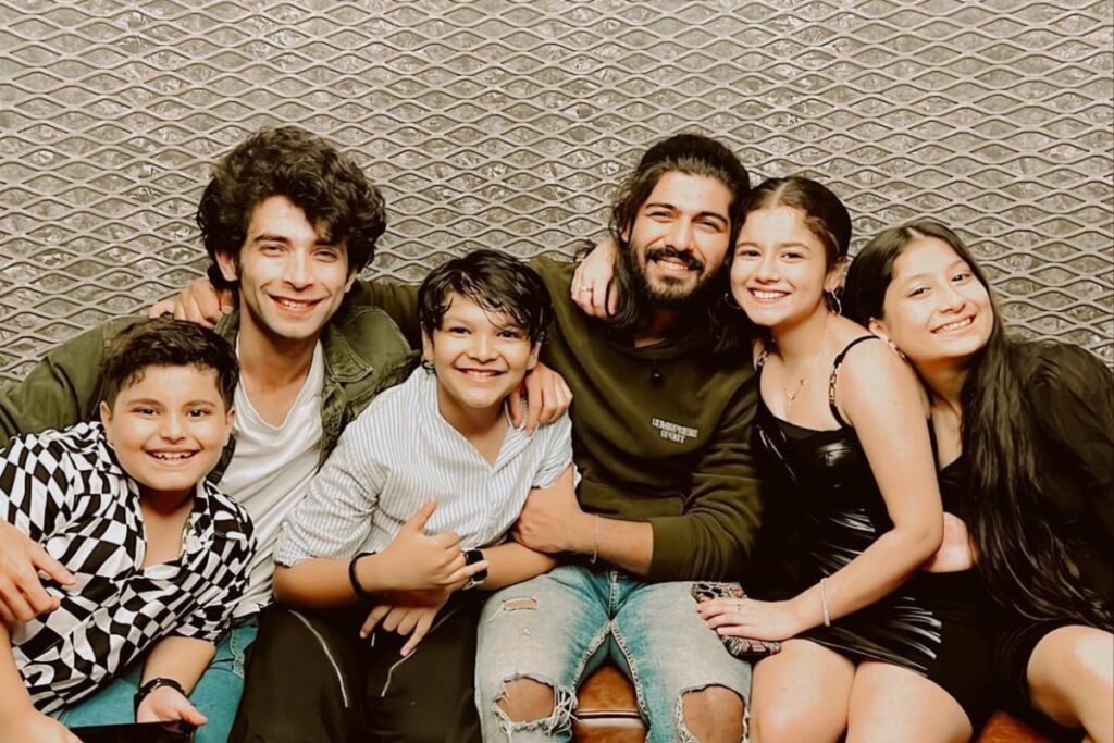 Sheezan Khan Reunites With His 'Bacchas' From Ali Baba: Dastaan-E-Kabul, Pens A Note