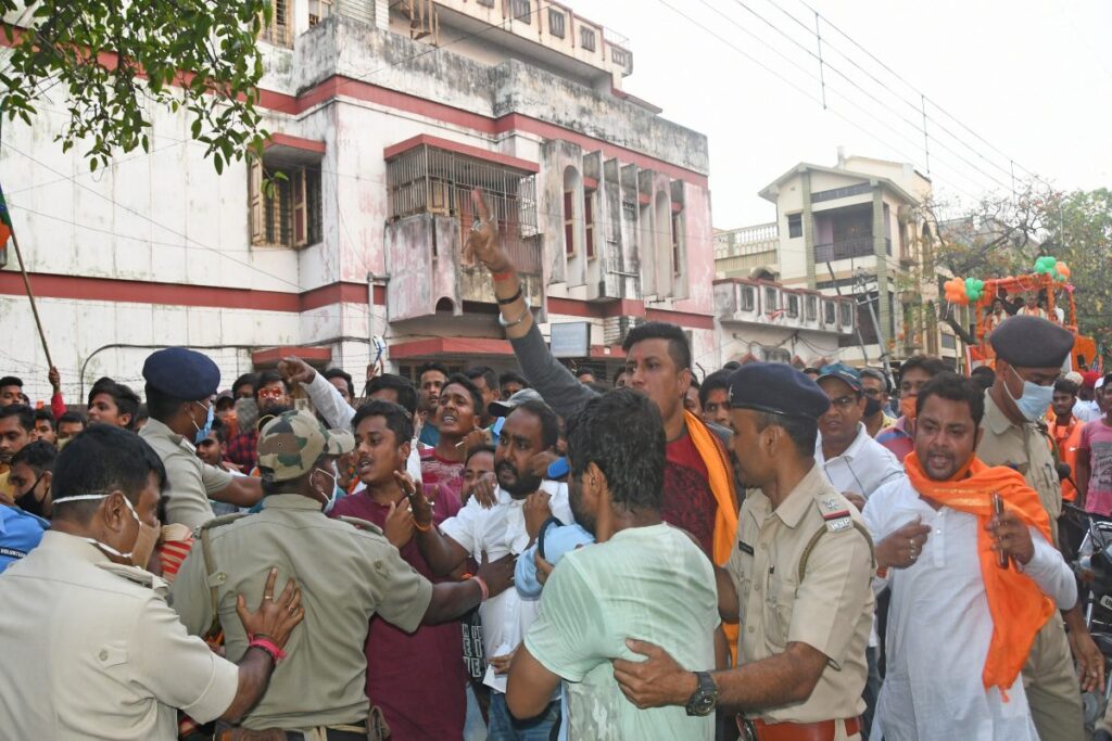 Clash Breaks Out in Bihar's Darbhanga Over Hoisting of Religious Flag