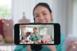 Mastering the Art of Influence: 7 Essential Tips for Aspiring Influencers