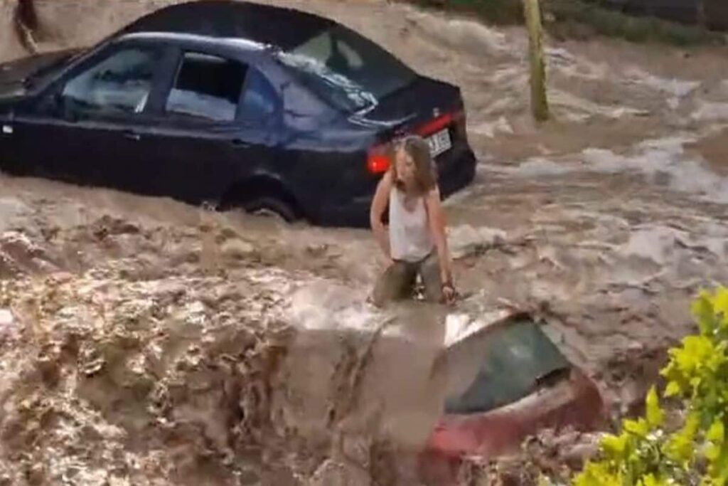 Flash Floods in Spain Turn Roads Into Rapids, Wash Away Vehicles | WATCH