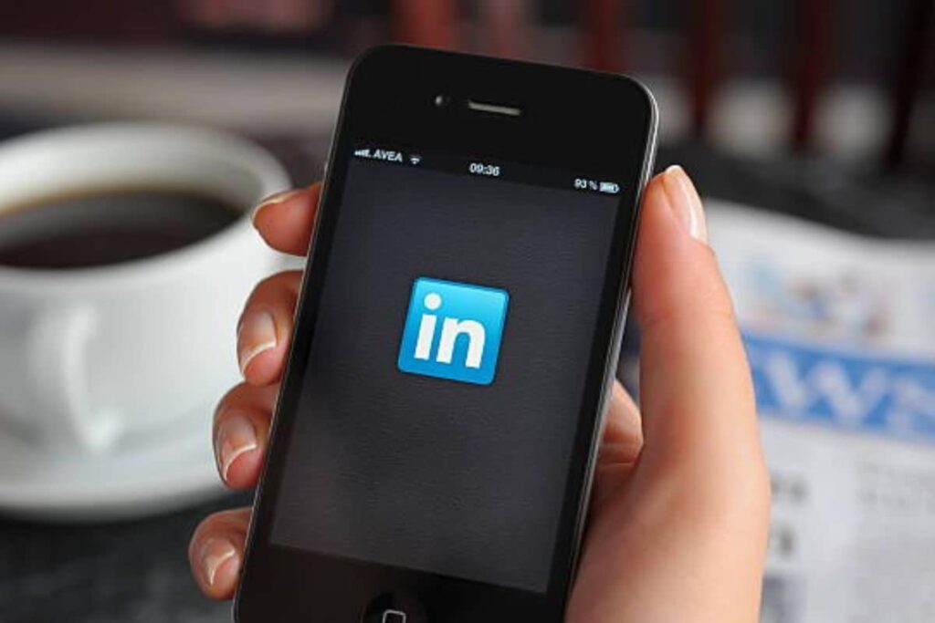Woman's 'Too Honest' Confession on Her LinkedIn Profile is Making People Yearn for the Same