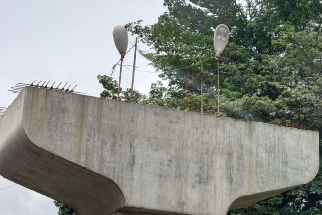 Bengaluru's Ejipura Flyover Used As Lamp Post Pillar Has Internet Wondering 'Real Purpose?'
