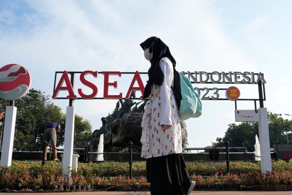 ASEAN-Plus-Three to Hold Talks on South China Sea and Economic Ties