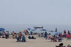 WATCH: US Plane Towing Banner Lands in Ocean off Crowded New Hampshire Beach