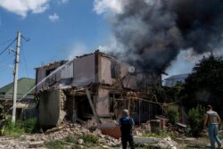 Russian Rockets Kill Eight, Injures 13 in Eastern Ukraine