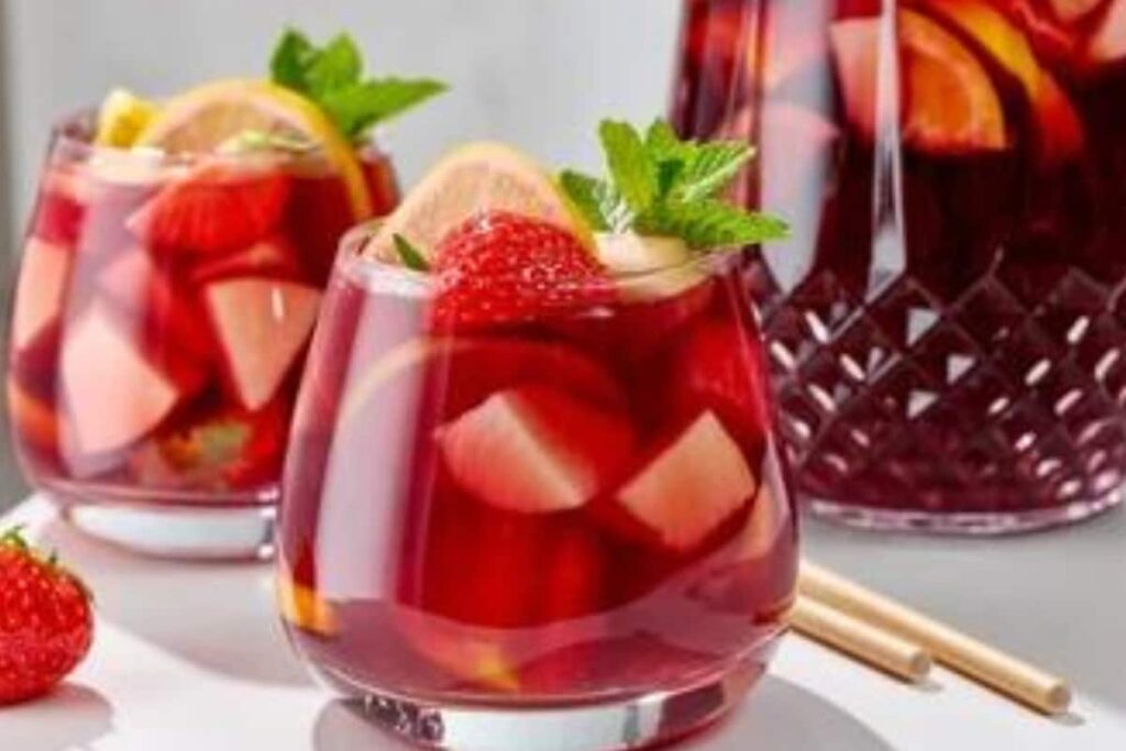 Uplift Your Sunday Mood With These Amazing Wine-Based Cocktail Recipes