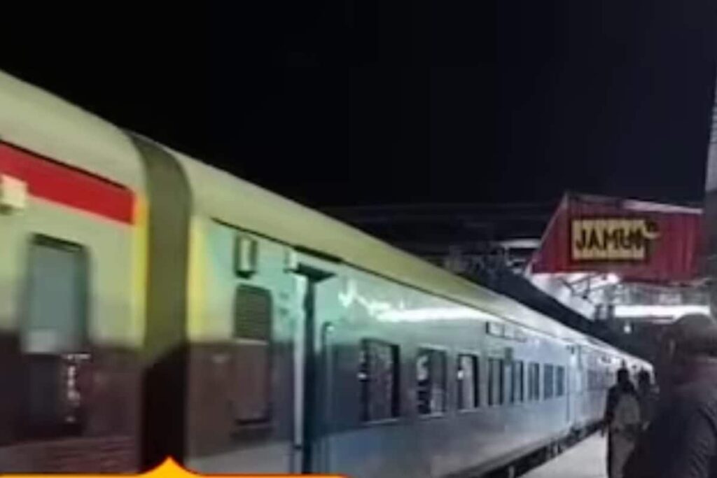 GRP Soldier Saves Woman And Child From Falling Off Train At Bihar's Jamui Railway Station