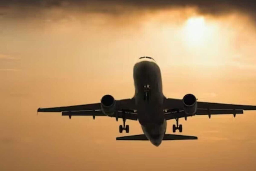 Watch: Aircraft Makes Emergency Landing at HAL Airport in Bangalore, Turns Back in Air After Technical Glitch