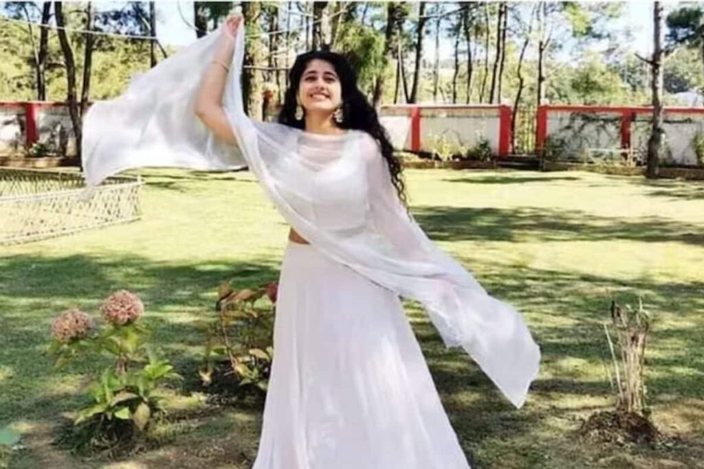 Meet Ambika Raina, The J&K Girl Who Cleared UPSC In Her Third Attempt