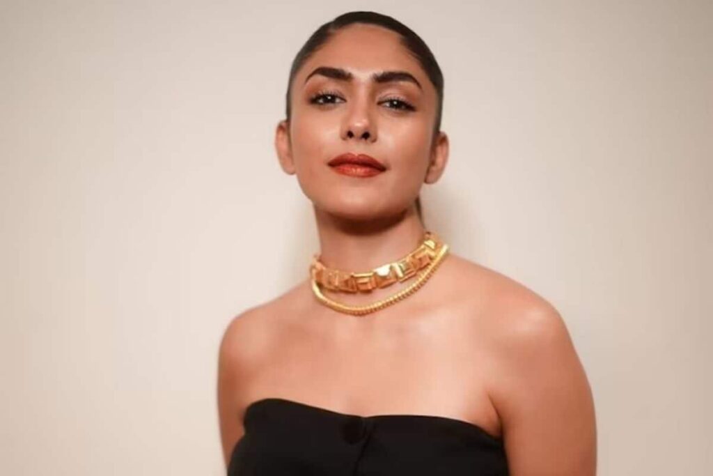 Bollywood Actress Mrunal Thakur Slays In Black Co-ord Set In Latest Insta Post