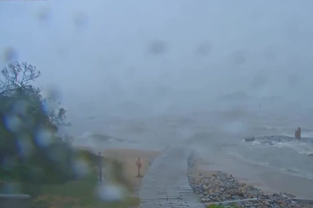 News18 Afternoon Digest: Mumbai Faces 10% Water Cut, Lakes Overflow, Navsari Schools Shut and Other Top Stories