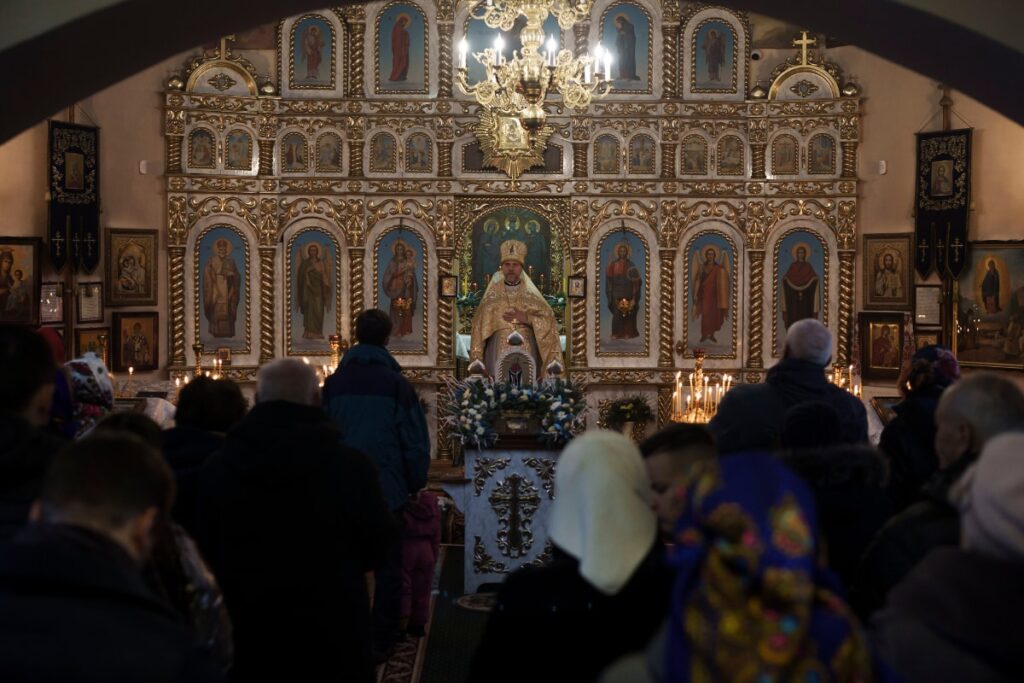 Ukraine Moves Christmas Day to December 25, Distances from Russian Heritage