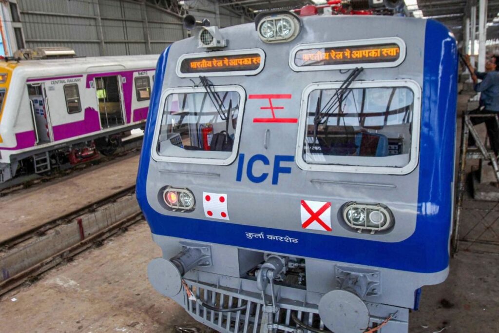 Ticketless Travellers on Mumbai AC Locals Penalised; Rs 1 Lakh Per Day on Average Collected in Fines in 3 Months