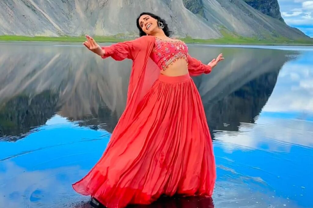 Viral Video: Woman Dances To SRK-Kajol's Song Gerua Exactly Where It Was Filmed