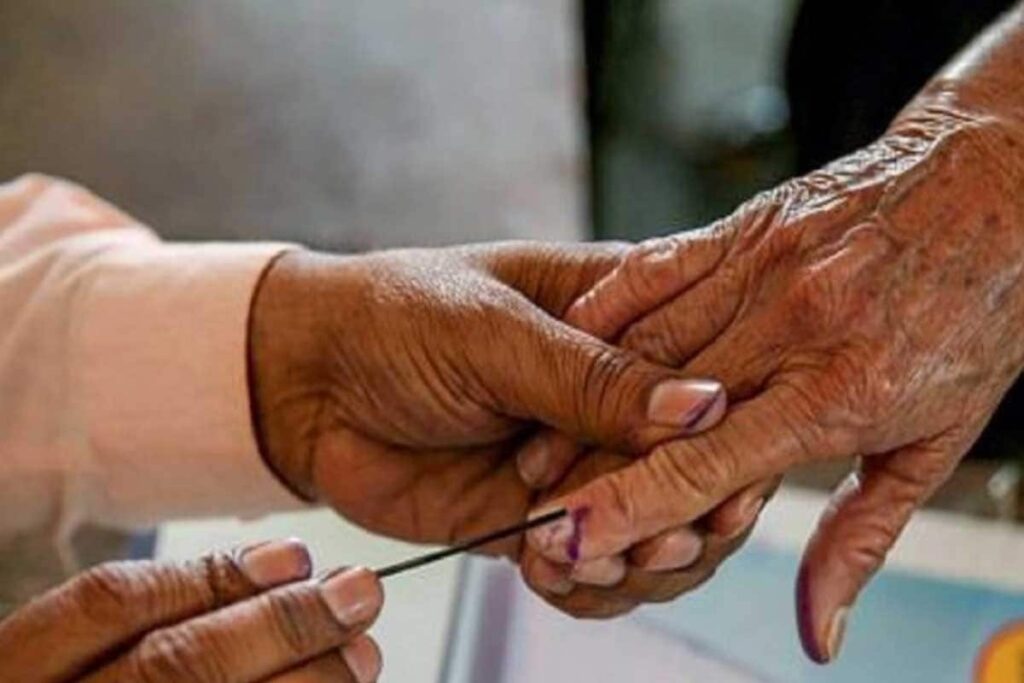 West Bengal Panchayat Election 2023 Voting: Queue Outside Polling Booths Across State; Polling Begins Amid Tight Security