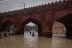 HM Amit Shah Speaks to Gujarat CM, Delhi LG; Enquires About Flood-like Situation, Yamuna Status