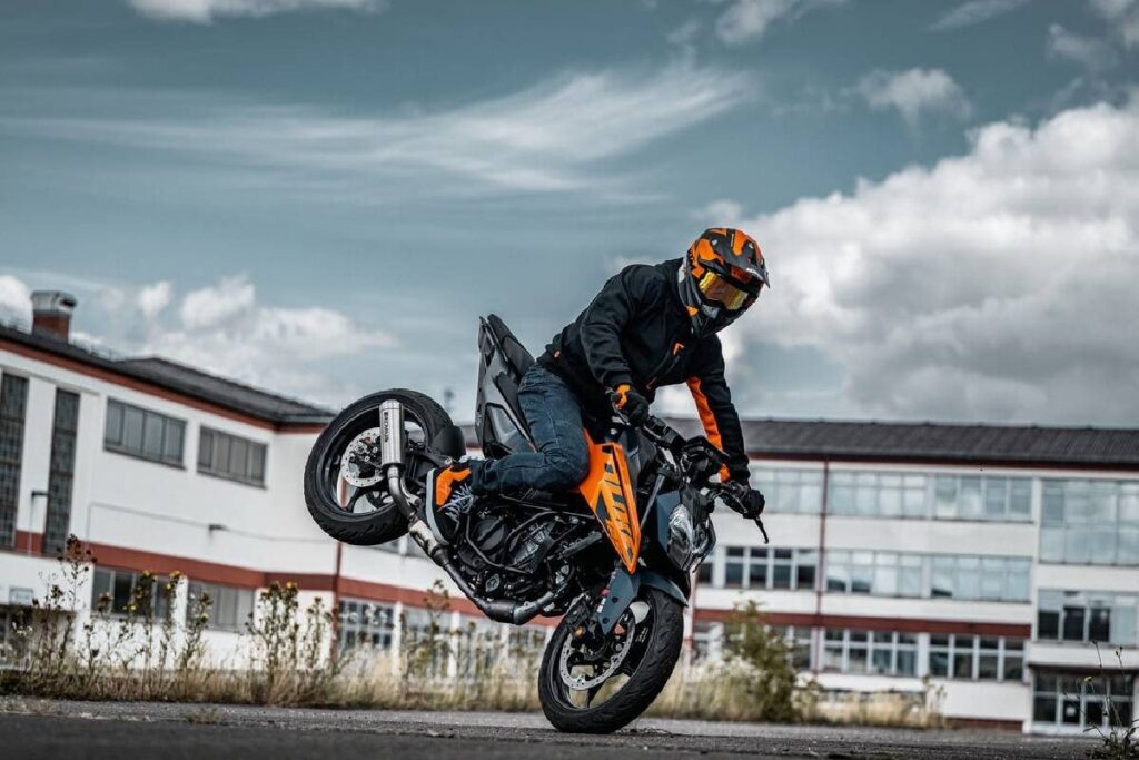 2024 KTM Duke 125 Makes Global Debut, India Launch Soon - Design, Engine Specs and More