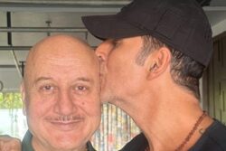 Akshay Kumar Spends Sunday Morning With Anupam Kher, Special 26 Reunion Ends With Hugs and a Kiss
