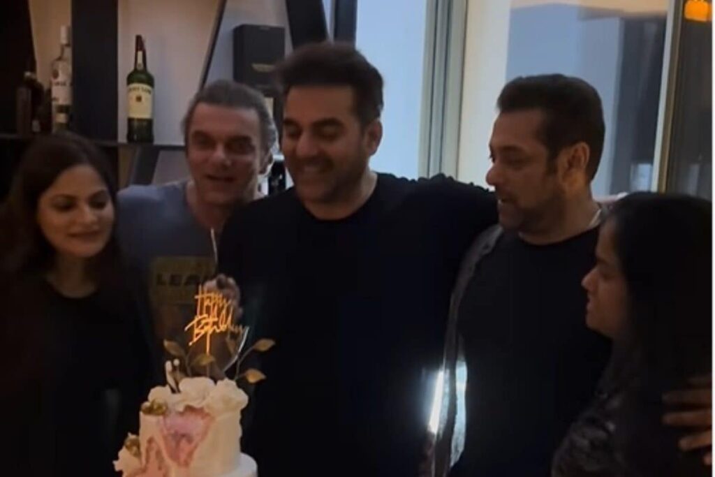 Salman Khan Joins Sohail and Arpita, Sings 'Happy Birthday' For Brother Arbaaz; Video Goes Viral