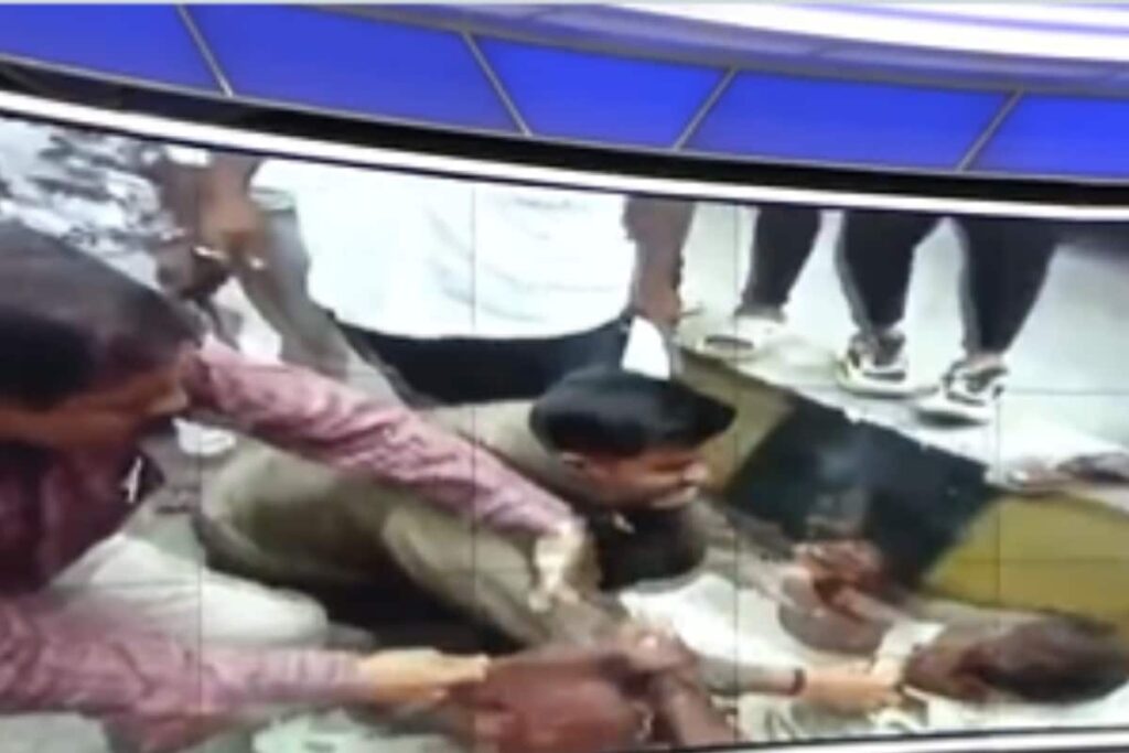 Karnataka: Biker Pulls KSRTC Driver Out of Bus, Assaults Him in Road Rage Case | WATCH