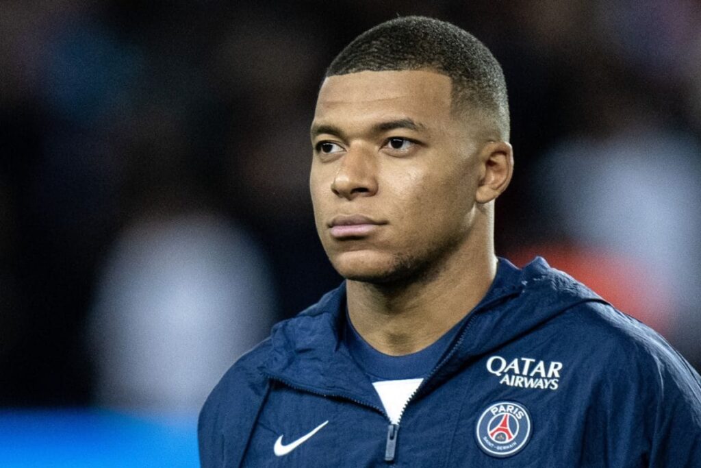 Kylian Mbappe Reinstated Into PSG First Team After Lorient Snub, Club Attempting to Resolve Contact Situation