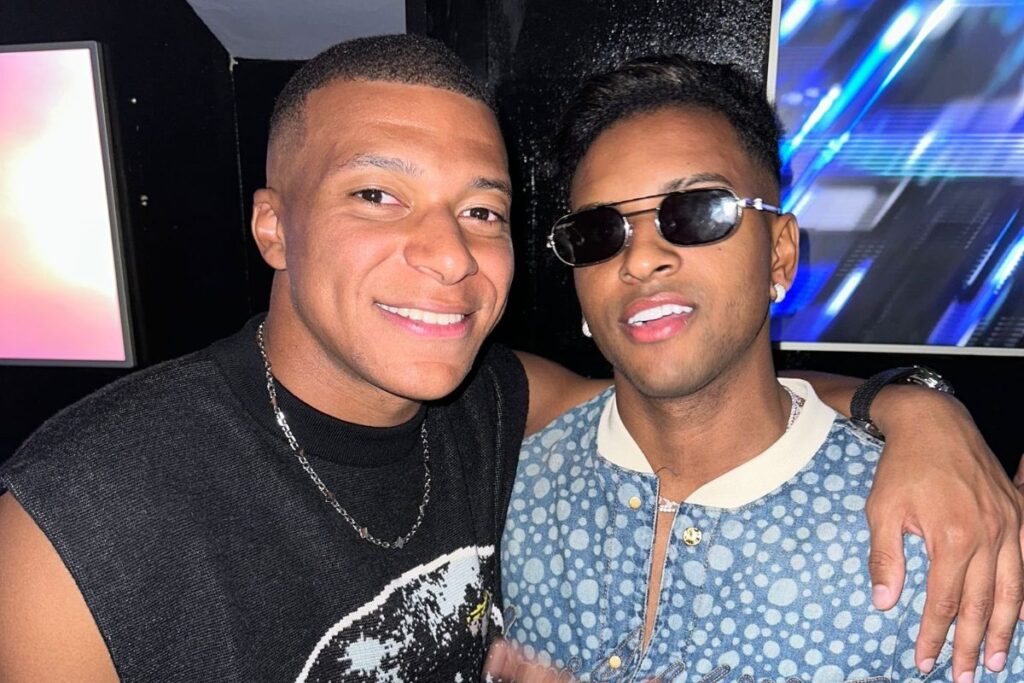 Another Blow to PSG? Kylian Mbappe Burns up the Internet by Posing With Rodrygo Amid Real Madrid Links