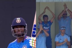 4,6: Suryakumar Yadav Starts Inning With a Bang, Gets Standing Ovation After Smashing 14th T20I Fifty