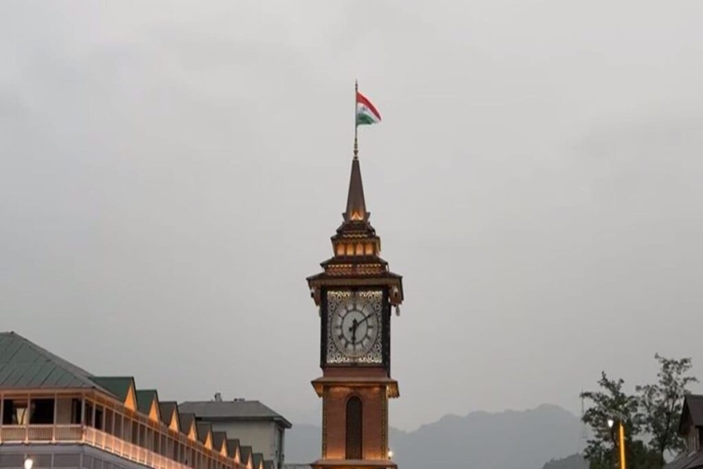 J-K LG Inaugurates Renovated Ghanta Ghar in Srinagar, Tourists Participate Amidst Rains