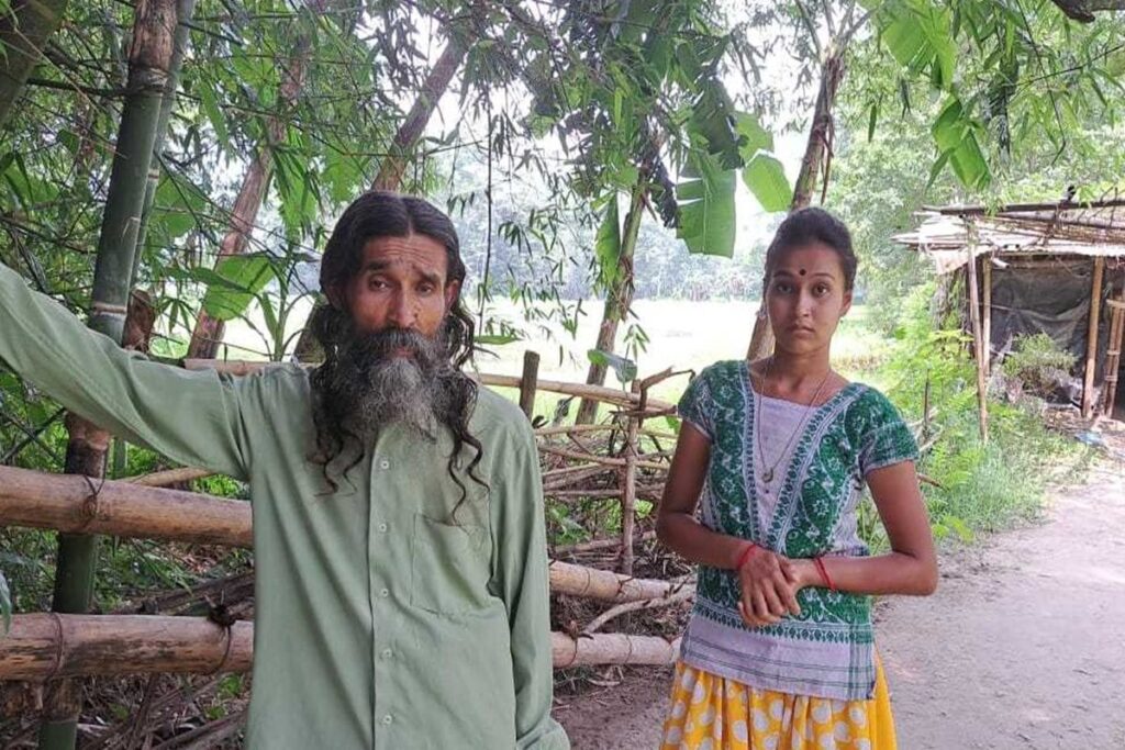 Assam: An English Literature Graduate, Father Denies Education, Mobile to Daughter | Here's Why