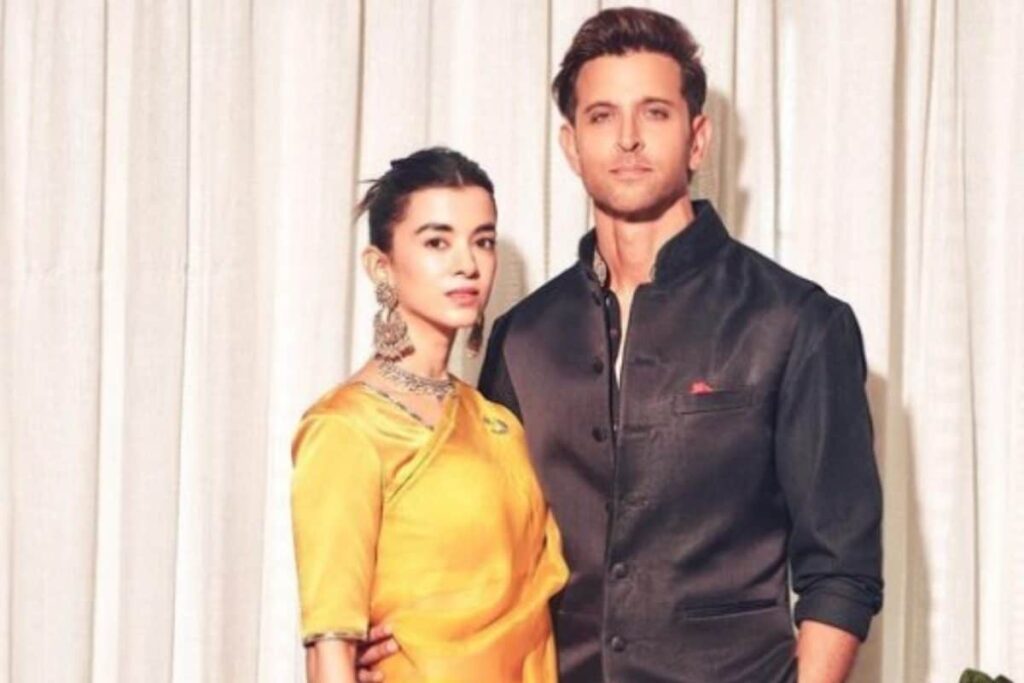 Hrithik Roshan and Saba Azad Brutally Mobbed After Their Movie Date; Video Goes Viral