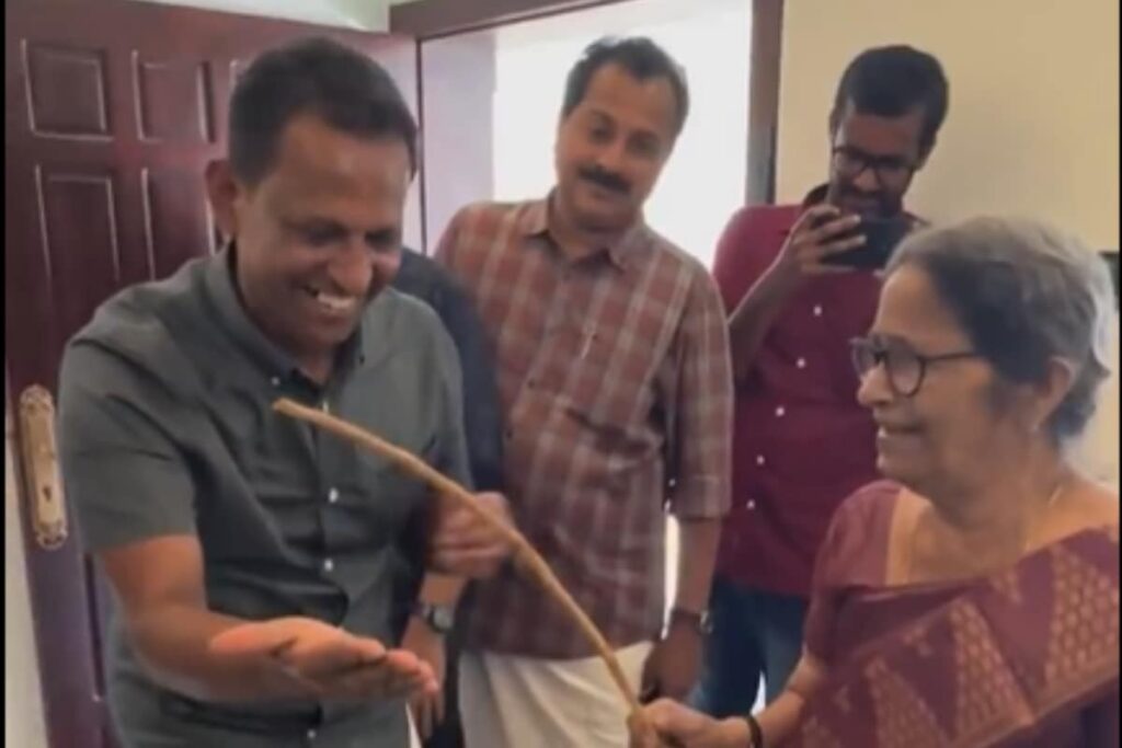 IAS, IFS And IPS Officers Reunite With School Teacher; 'Heart-Touching' Says Twitter