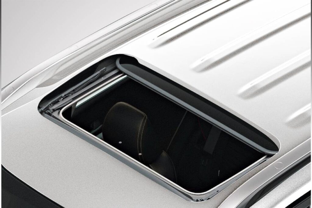 Kia Sonet G1.2 HTK+ Gets Electric Sunroof, Priced at Rs 9.76 Lakh