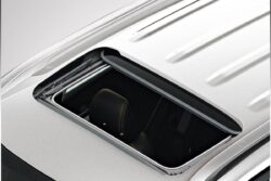 Kia Sonet G1.2 HTK+ Gets Electric Sunroof, Priced at Rs 9.76 Lakh