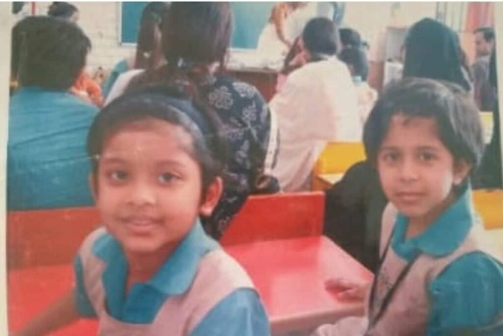 Woman Reunites With Childhood Bestie After 15 Years on LinkedIn, Their Pic from School Goes Viral