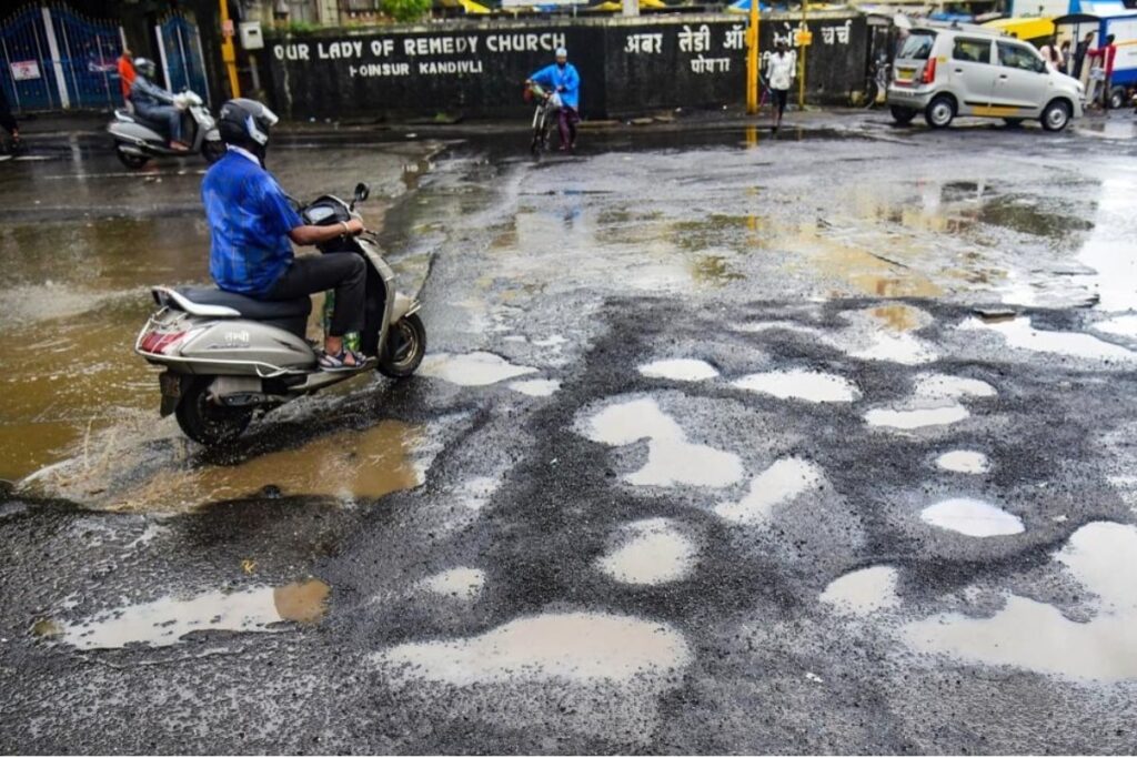 'No Action Will be Taken Unless...': HC Fumes Over Mumbai Potholes, Thane Civic Body Chief Questioned on Deaths