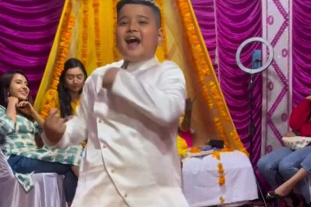 Viral Video Of Man Dancing With Mother Get Full Marks For Choreography