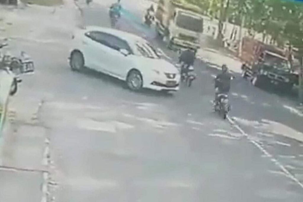 Viral Video Of Vehicle Moving On Its Own Reminds Internet Of Taarzan: The Wonder Car