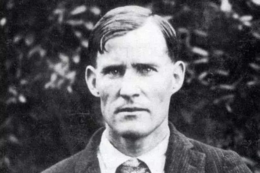 This US Man Died Inside A Narrow Cave With 50,000 People Watching