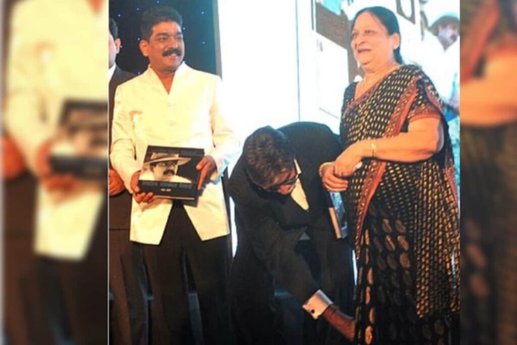 Nitin Desai Passes Away: When Amitabh Bachchan Touched The Feet Of Iconic Art Director’s Mother