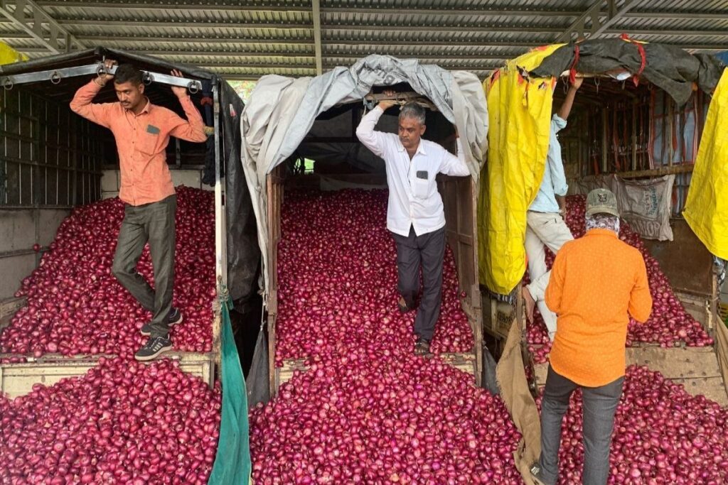Maharashtra: Farmers Protest at Wholesale Markets Against Imposition of 40 Pc Duty on Onion Export